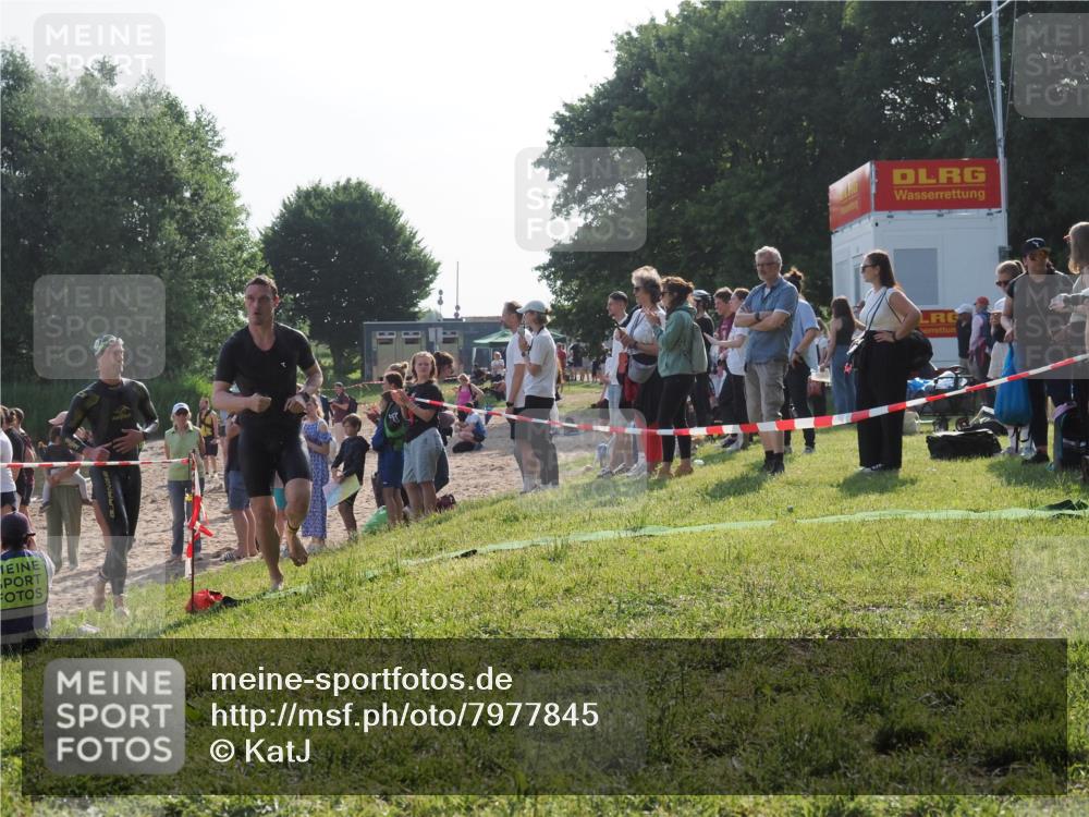 15.06.2025 - 27. Vierlanden-Triathlon KatJ http://msf.ph/oto/7977845 15.06.2025 08:38:33 Schwimmen 27, 35, 45, 86, 126 meine-sportfotos.de