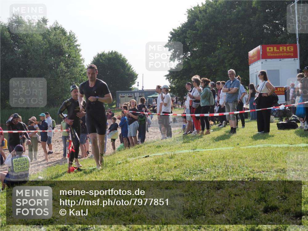 15.06.2025 - 27. Vierlanden-Triathlon KatJ http://msf.ph/oto/7977851 15.06.2025 08:38:34 Schwimmen 27, 35, 45, 86, 126 meine-sportfotos.de