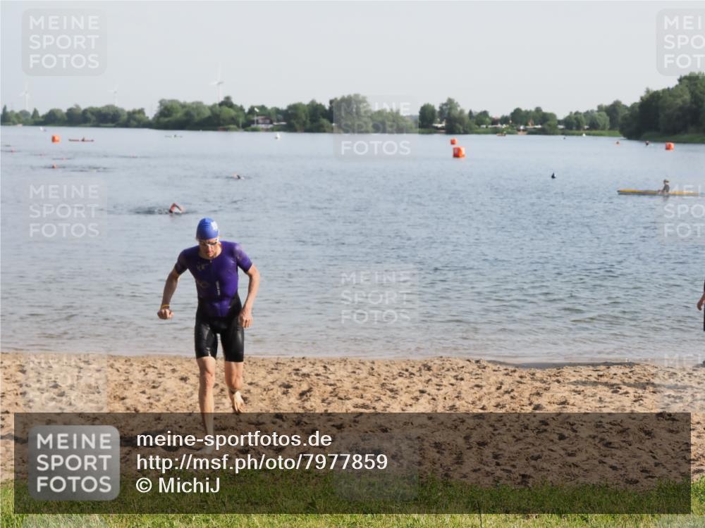 21.06.2025 - 27. Vierlanden-Triathlon MichiJ http://msf.ph/oto/7977859 15.06.2026 08:46:06 Schwimmen 134, 152, 194 meine-sportfotos.de