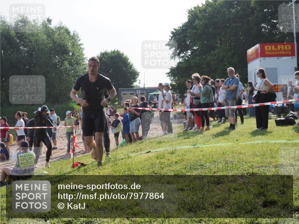15.06.2025 - 27. Vierlanden-Triathlon KatJ http://msf.ph/oto/7977864 15.06.2025 08:38:34 Schwimmen 27, 35, 45, 86, 126 meine-sportfotos.de