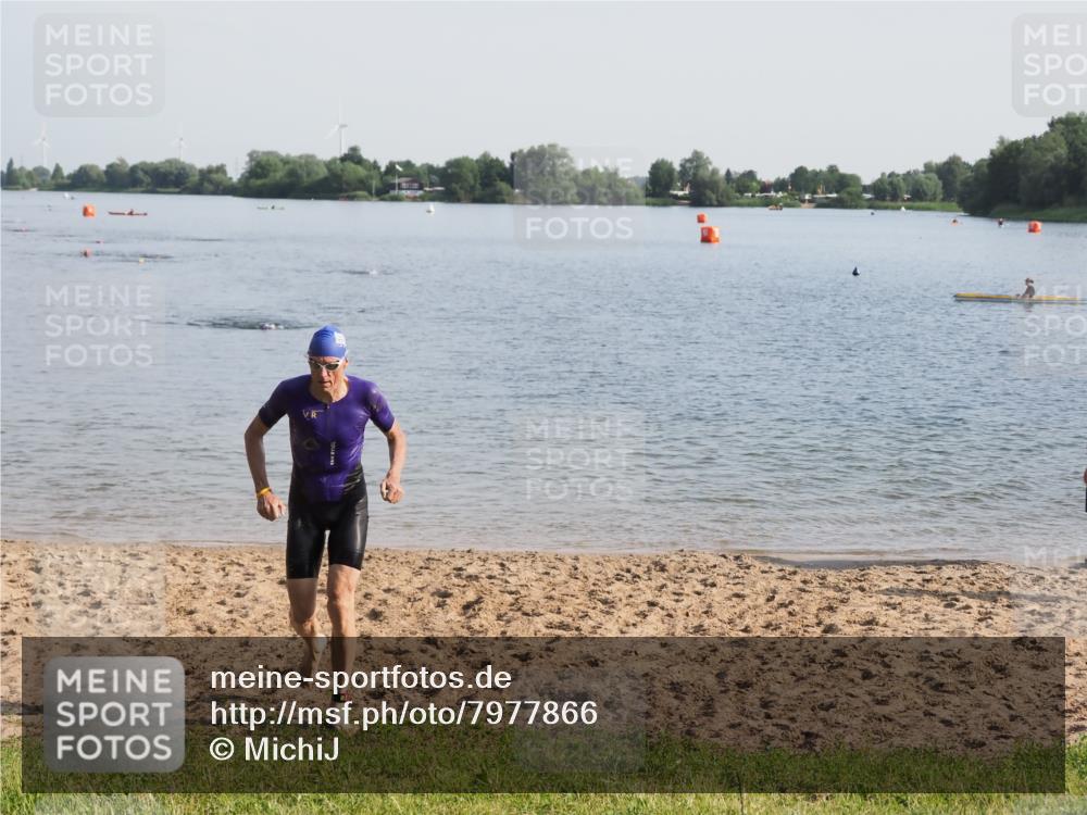 21.06.2025 - 27. Vierlanden-Triathlon MichiJ http://msf.ph/oto/7977866 15.06.2026 08:46:07 Schwimmen 134, 152, 194 meine-sportfotos.de