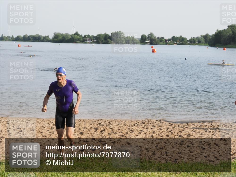 21.06.2025 - 27. Vierlanden-Triathlon MichiJ http://msf.ph/oto/7977870 15.06.2026 08:46:07 Schwimmen 134, 152, 194 meine-sportfotos.de