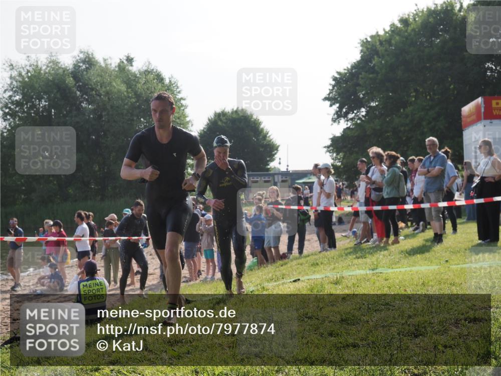 15.06.2025 - 27. Vierlanden-Triathlon KatJ http://msf.ph/oto/7977874 15.06.2025 08:38:35 Schwimmen 27, 35, 45, 86, 126 meine-sportfotos.de