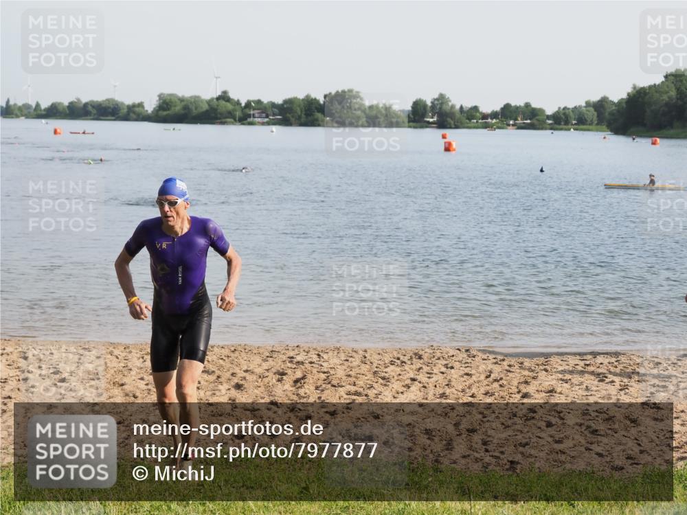 21.06.2025 - 27. Vierlanden-Triathlon MichiJ http://msf.ph/oto/7977877 15.06.2026 08:46:07 Schwimmen 134, 152, 194 meine-sportfotos.de