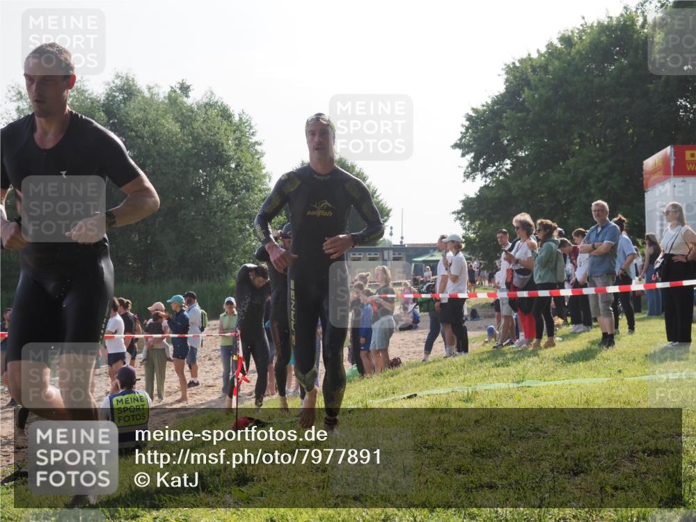 15.06.2025 - 27. Vierlanden-Triathlon KatJ http://msf.ph/oto/7977891 15.06.2025 08:38:36 Schwimmen 27, 35, 45, 86, 126 meine-sportfotos.de