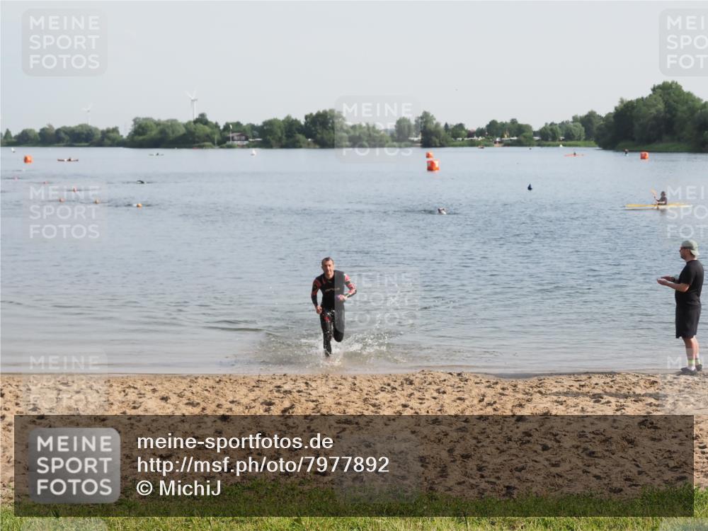 21.06.2025 - 27. Vierlanden-Triathlon MichiJ http://msf.ph/oto/7977892 15.06.2026 08:46:39 Schwimmen 161 meine-sportfotos.de