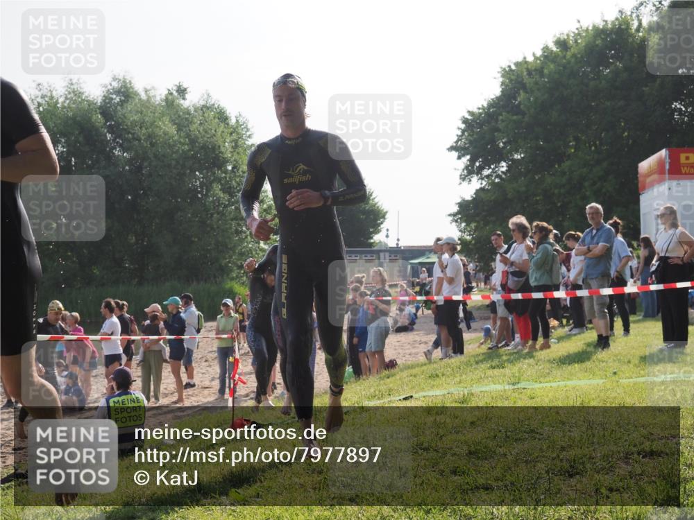 15.06.2025 - 27. Vierlanden-Triathlon KatJ http://msf.ph/oto/7977897 15.06.2025 08:38:36 Schwimmen 27, 35, 45, 86, 126 meine-sportfotos.de
