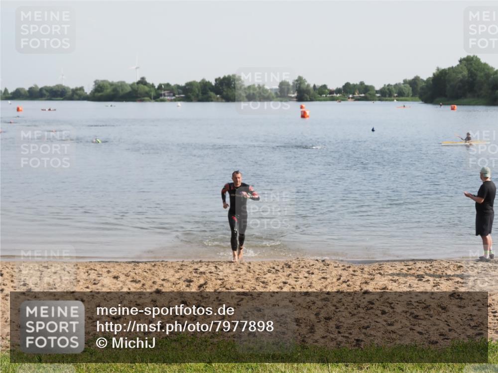 21.06.2025 - 27. Vierlanden-Triathlon MichiJ http://msf.ph/oto/7977898 15.06.2026 08:46:40 Schwimmen 161 meine-sportfotos.de