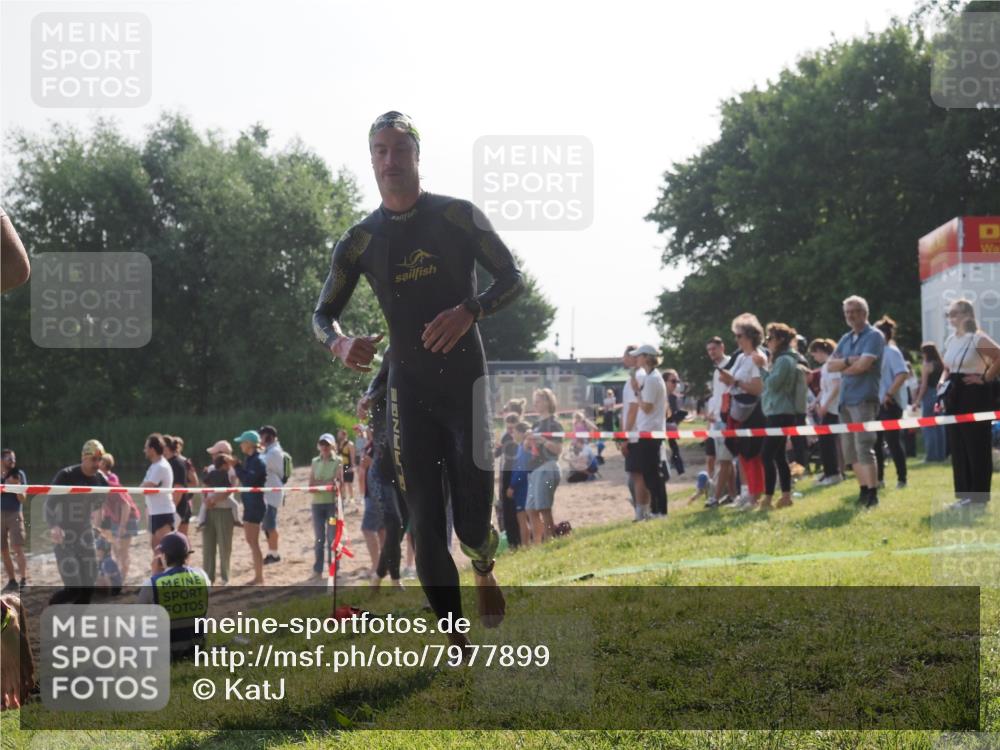 15.06.2025 - 27. Vierlanden-Triathlon KatJ http://msf.ph/oto/7977899 15.06.2025 08:38:36 Schwimmen 27, 35, 45, 86, 126 meine-sportfotos.de