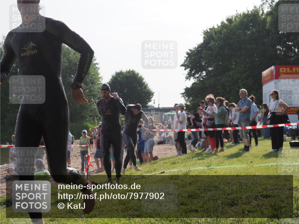 15.06.2025 - 27. Vierlanden-Triathlon KatJ http://msf.ph/oto/7977902 15.06.2025 08:38:37 Schwimmen 27, 35, 45, 86, 126 meine-sportfotos.de