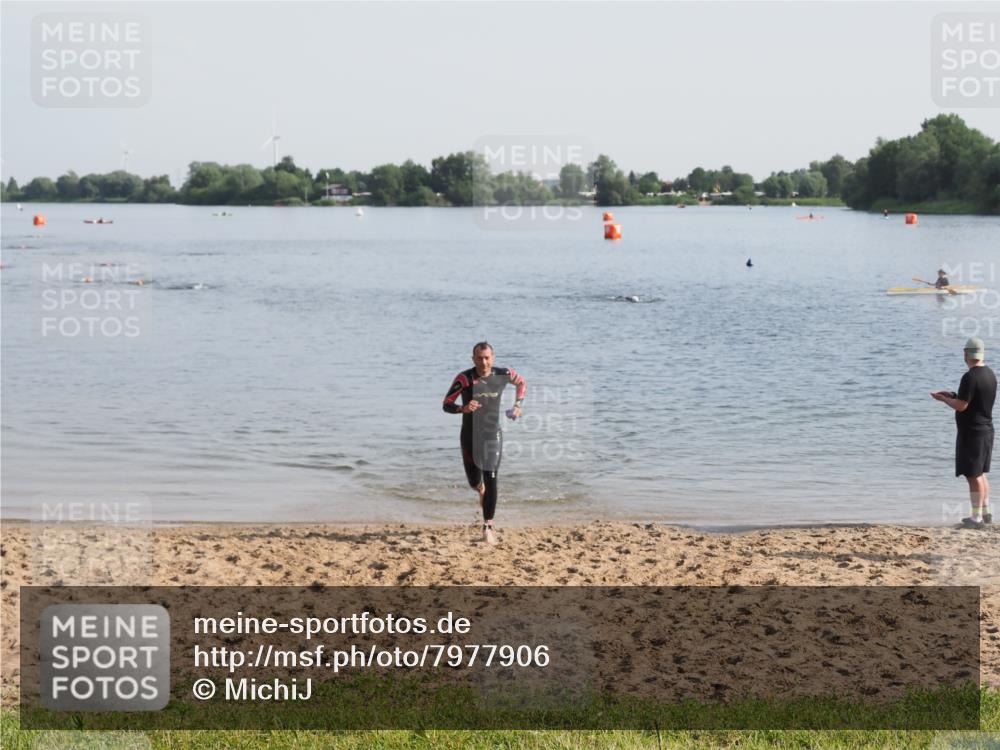 21.06.2025 - 27. Vierlanden-Triathlon MichiJ http://msf.ph/oto/7977906 15.06.2026 08:46:40 Schwimmen 161 meine-sportfotos.de