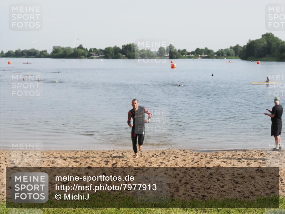 21.06.2025 - 27. Vierlanden-Triathlon MichiJ http://msf.ph/oto/7977913 15.06.2026 08:46:41 Schwimmen 161 meine-sportfotos.de