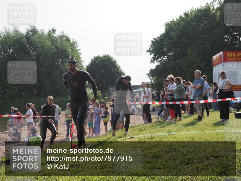 15.06.2025 - 27. Vierlanden-Triathlon KatJ http://msf.ph/oto/7977915 15.06.2025 08:38:37 Schwimmen 27, 35, 45, 86, 126 meine-sportfotos.de