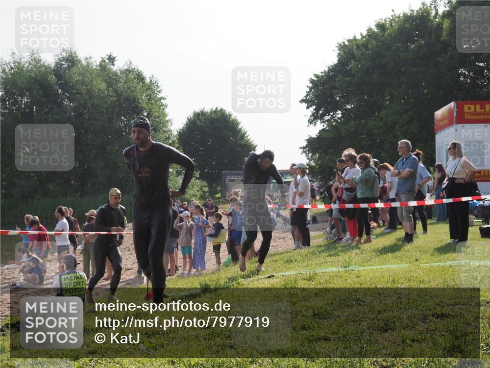 15.06.2025 - 27. Vierlanden-Triathlon KatJ http://msf.ph/oto/7977919 15.06.2025 08:38:37 Schwimmen 27, 35, 45, 86, 126 meine-sportfotos.de