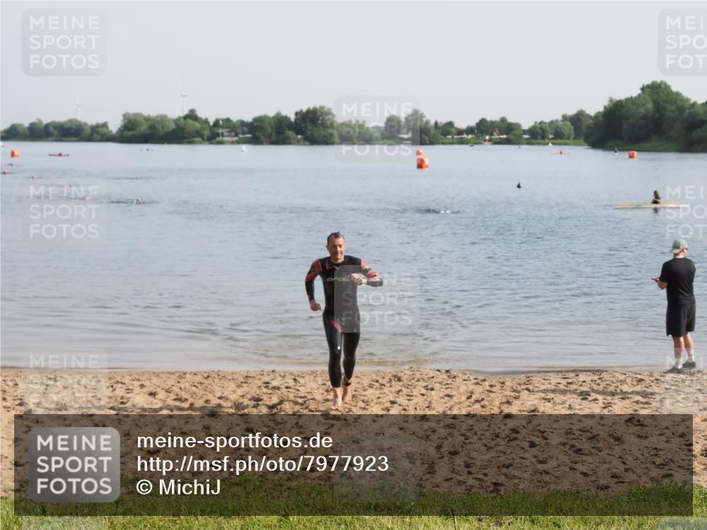 21.06.2025 - 27. Vierlanden-Triathlon MichiJ http://msf.ph/oto/7977923 15.06.2026 08:46:41 Schwimmen 161 meine-sportfotos.de