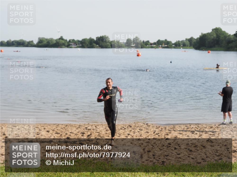 21.06.2025 - 27. Vierlanden-Triathlon MichiJ http://msf.ph/oto/7977924 15.06.2026 08:46:42 Schwimmen 161 meine-sportfotos.de