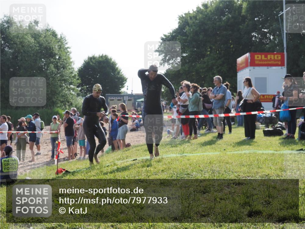 15.06.2025 - 27. Vierlanden-Triathlon KatJ http://msf.ph/oto/7977933 15.06.2025 08:38:39 Schwimmen 2, 27, 35, 45, 86, 126 meine-sportfotos.de