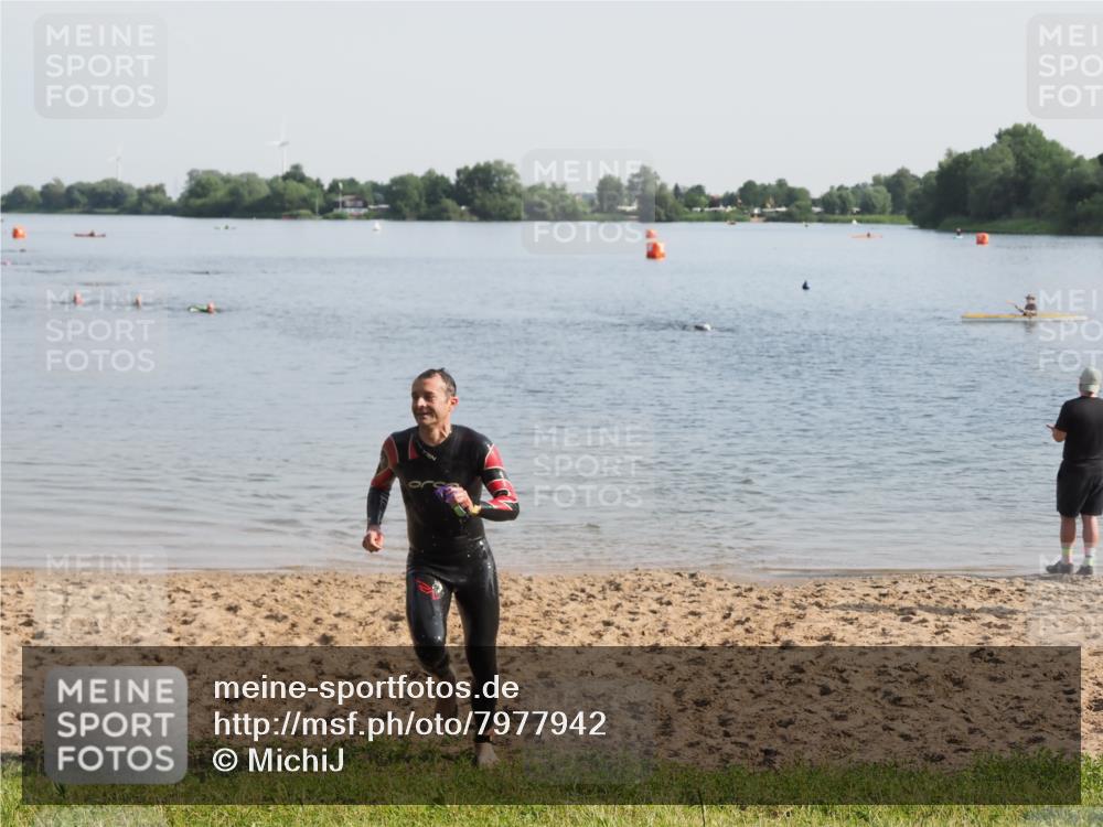 21.06.2025 - 27. Vierlanden-Triathlon MichiJ http://msf.ph/oto/7977942 15.06.2026 08:46:43 Schwimmen 161 meine-sportfotos.de