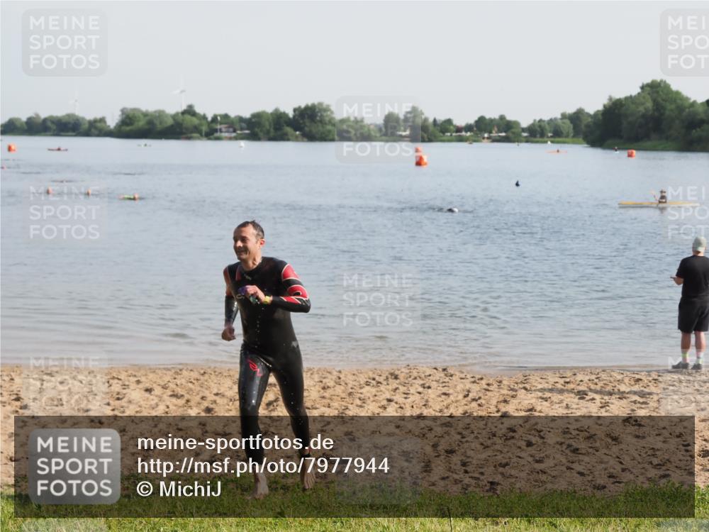 21.06.2025 - 27. Vierlanden-Triathlon MichiJ http://msf.ph/oto/7977944 15.06.2026 08:46:43 Schwimmen 161 meine-sportfotos.de