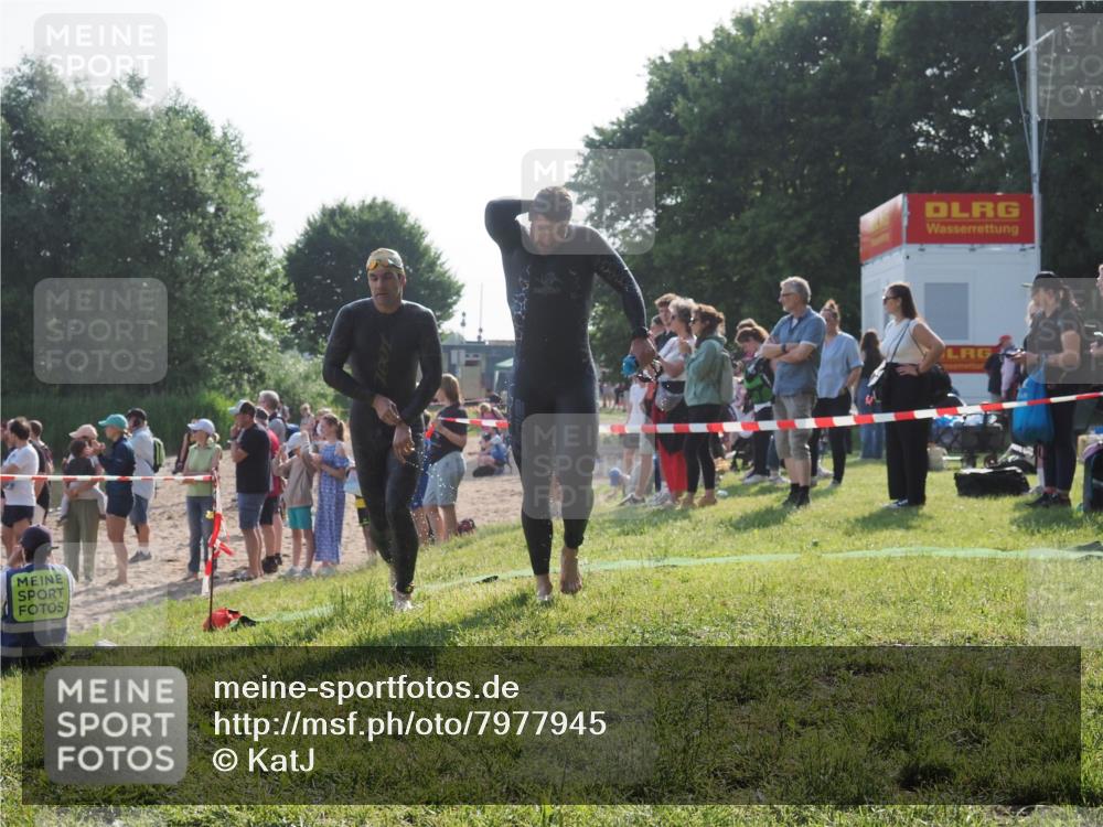 15.06.2025 - 27. Vierlanden-Triathlon KatJ http://msf.ph/oto/7977945 15.06.2025 08:38:40 Schwimmen 2, 27, 35, 45, 86, 126 meine-sportfotos.de