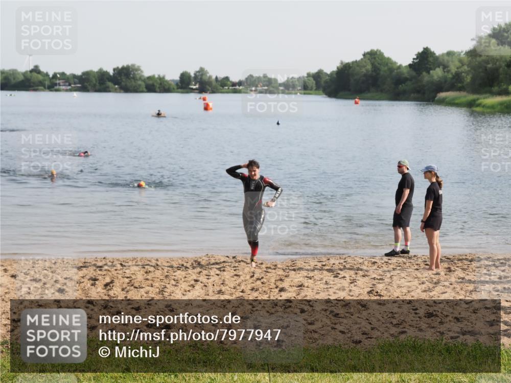 21.06.2025 - 27. Vierlanden-Triathlon MichiJ http://msf.ph/oto/7977947 15.06.2026 08:47:33 Schwimmen 48 meine-sportfotos.de