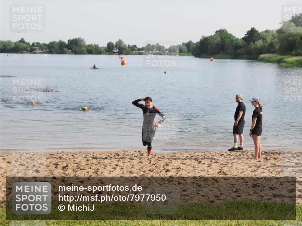 21.06.2025 - 27. Vierlanden-Triathlon MichiJ http://msf.ph/oto/7977950 15.06.2026 08:47:33 Schwimmen 48 meine-sportfotos.de