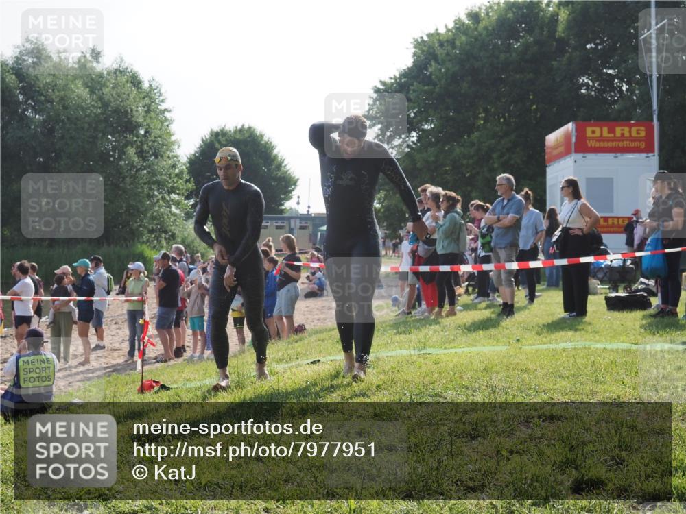 15.06.2025 - 27. Vierlanden-Triathlon KatJ http://msf.ph/oto/7977951 15.06.2025 08:38:40 Schwimmen 2, 27, 35, 45, 86, 126 meine-sportfotos.de
