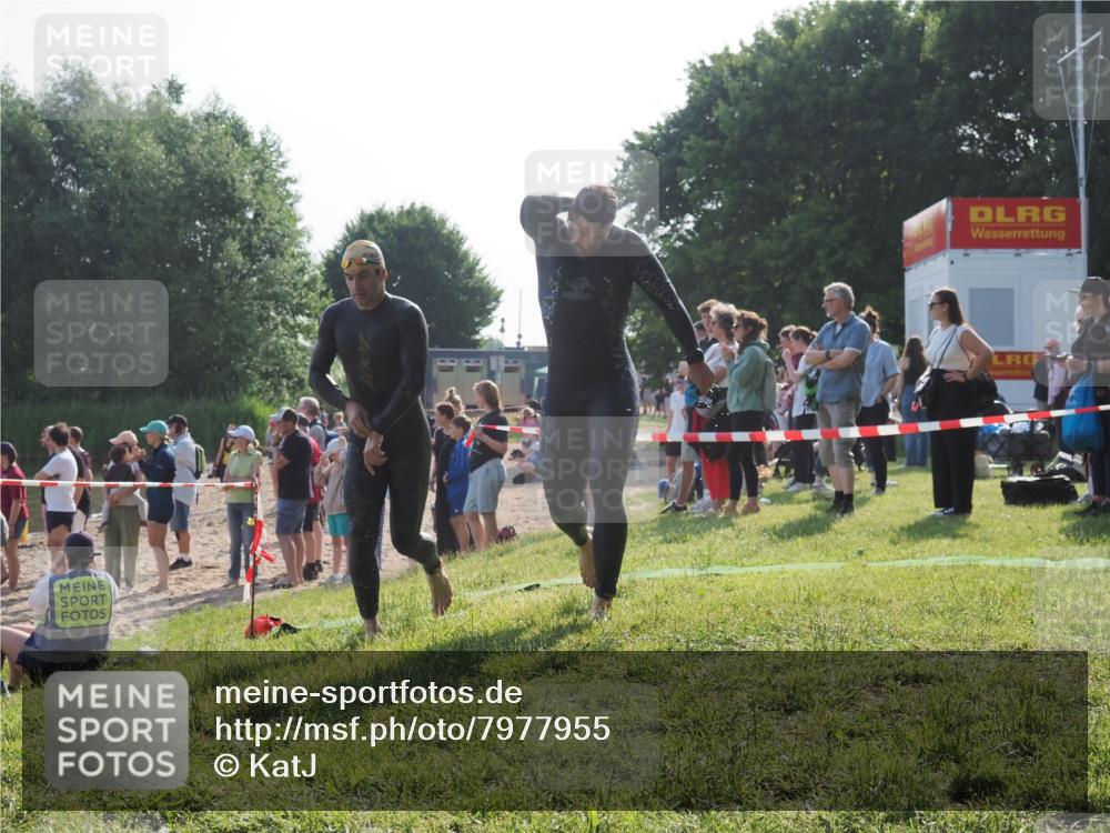 15.06.2025 - 27. Vierlanden-Triathlon KatJ http://msf.ph/oto/7977955 15.06.2025 08:38:40 Schwimmen 2, 27, 35, 45, 86, 126 meine-sportfotos.de