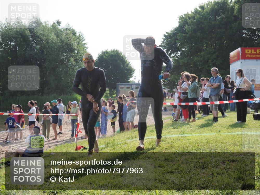 15.06.2025 - 27. Vierlanden-Triathlon KatJ http://msf.ph/oto/7977963 15.06.2025 08:38:40 Schwimmen 2, 27, 35, 45, 86, 126 meine-sportfotos.de