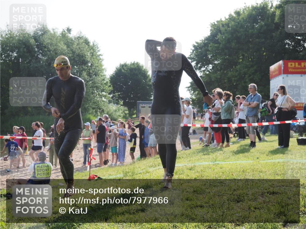 15.06.2025 - 27. Vierlanden-Triathlon KatJ http://msf.ph/oto/7977966 15.06.2025 08:38:41 Schwimmen 2, 27, 35, 45, 86, 126 meine-sportfotos.de