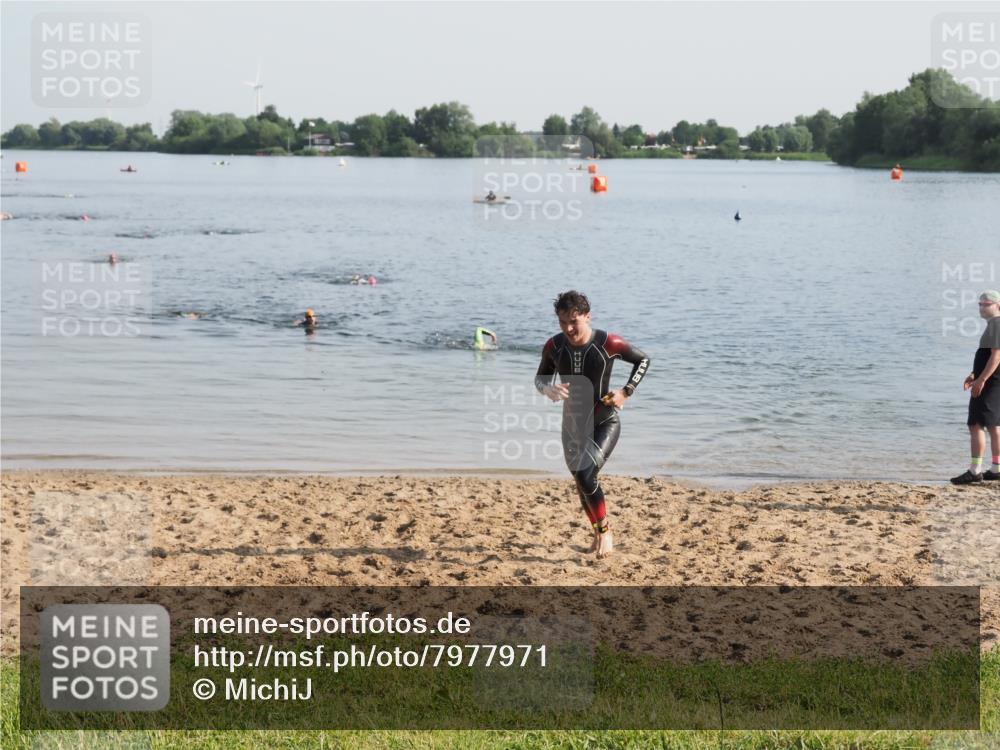 21.06.2025 - 27. Vierlanden-Triathlon MichiJ http://msf.ph/oto/7977971 15.06.2026 08:47:34 Schwimmen 48 meine-sportfotos.de
