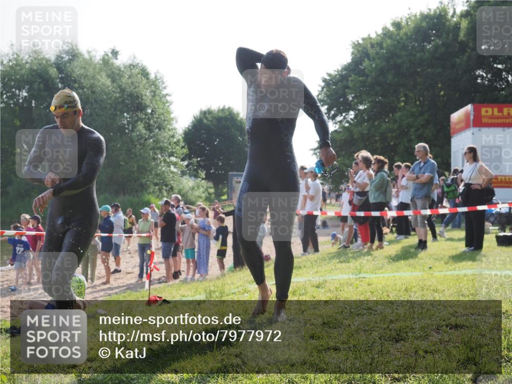 15.06.2025 - 27. Vierlanden-Triathlon KatJ http://msf.ph/oto/7977972 15.06.2025 08:38:41 Schwimmen 2, 27, 35, 45, 86, 126 meine-sportfotos.de