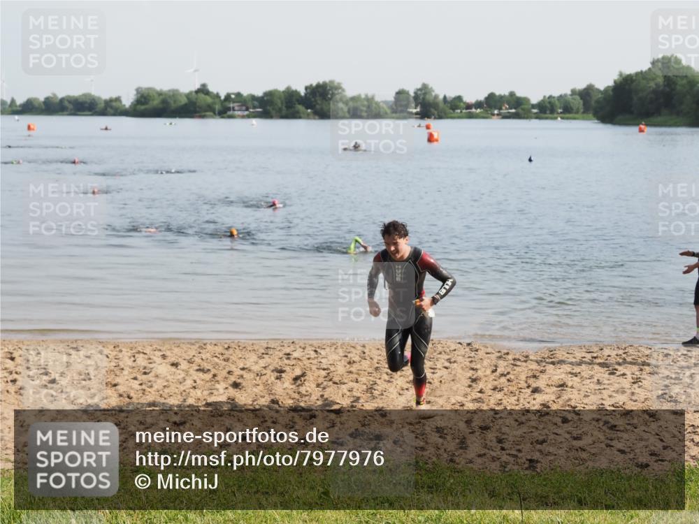 21.06.2025 - 27. Vierlanden-Triathlon MichiJ http://msf.ph/oto/7977976 15.06.2026 08:47:34 Schwimmen 48 meine-sportfotos.de