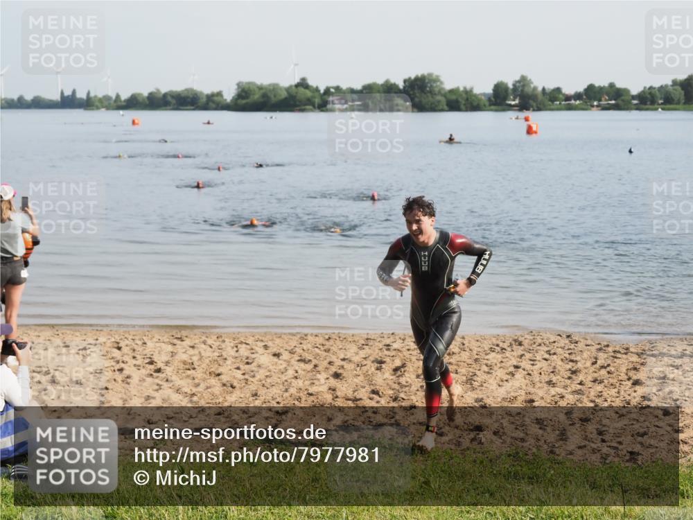 21.06.2025 - 27. Vierlanden-Triathlon MichiJ http://msf.ph/oto/7977981 15.06.2026 08:47:35 Schwimmen 48 meine-sportfotos.de
