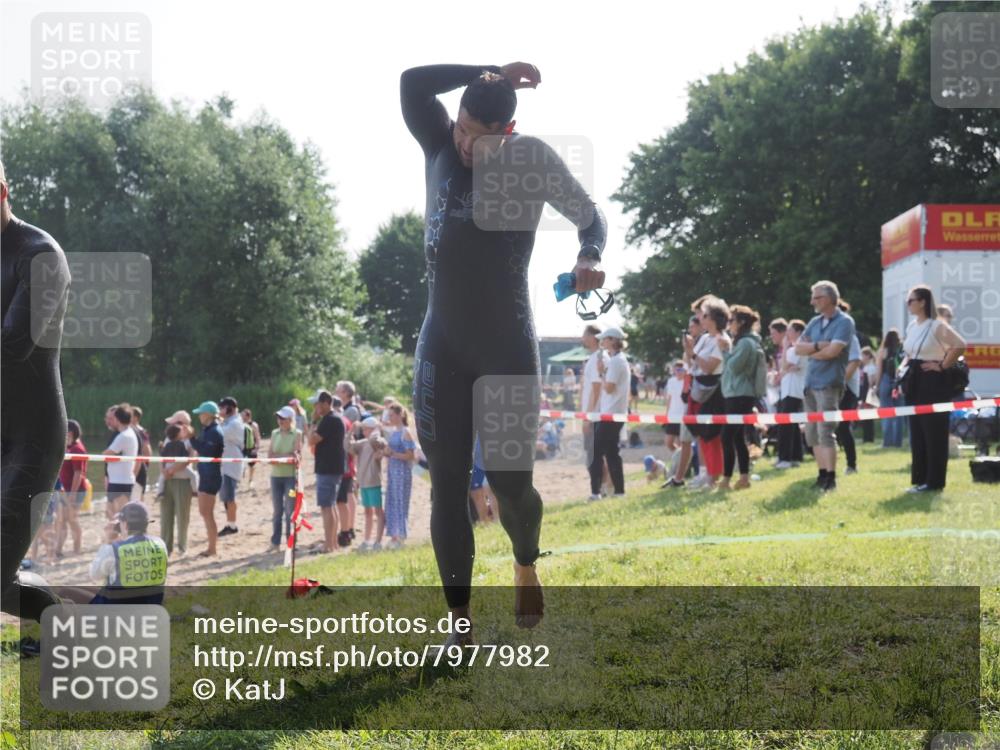 15.06.2025 - 27. Vierlanden-Triathlon KatJ http://msf.ph/oto/7977982 15.06.2025 08:38:42 Schwimmen 2, 27, 35, 45, 86, 126 meine-sportfotos.de