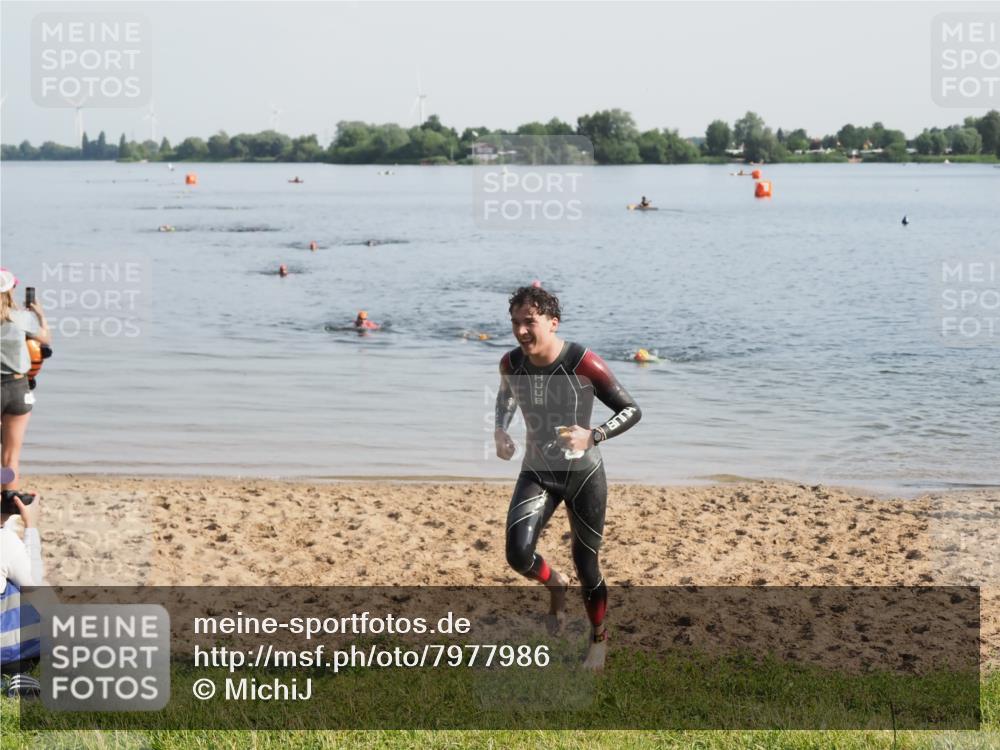 21.06.2025 - 27. Vierlanden-Triathlon MichiJ http://msf.ph/oto/7977986 15.06.2026 08:47:35 Schwimmen 48 meine-sportfotos.de