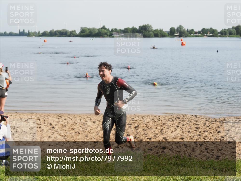 21.06.2025 - 27. Vierlanden-Triathlon MichiJ http://msf.ph/oto/7977992 15.06.2026 08:47:35 Schwimmen 48 meine-sportfotos.de