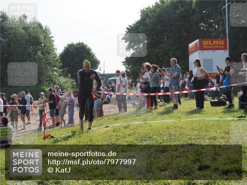 15.06.2025 - 27. Vierlanden-Triathlon KatJ http://msf.ph/oto/7977997 15.06.2025 08:38:45 Schwimmen 2, 27, 86, 126, 182 meine-sportfotos.de