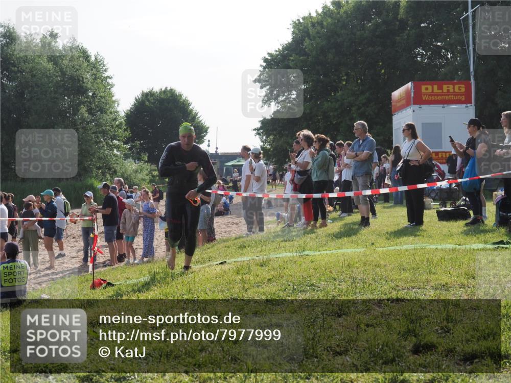 15.06.2025 - 27. Vierlanden-Triathlon KatJ http://msf.ph/oto/7977999 15.06.2025 08:38:46 Schwimmen 2, 27, 86, 126, 182 meine-sportfotos.de
