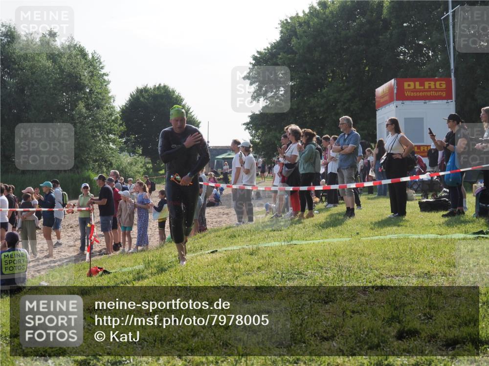 15.06.2025 - 27. Vierlanden-Triathlon KatJ http://msf.ph/oto/7978005 15.06.2025 08:38:46 Schwimmen 2, 27, 86, 126, 182 meine-sportfotos.de
