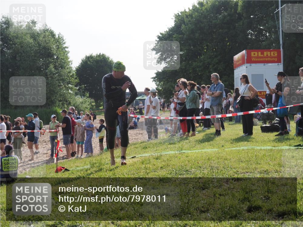 15.06.2025 - 27. Vierlanden-Triathlon KatJ http://msf.ph/oto/7978011 15.06.2025 08:38:46 Schwimmen 2, 27, 86, 126, 182 meine-sportfotos.de