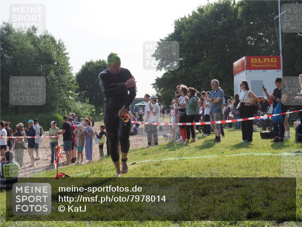 15.06.2025 - 27. Vierlanden-Triathlon KatJ http://msf.ph/oto/7978014 15.06.2025 08:38:47 Schwimmen 2, 27, 126, 182 meine-sportfotos.de