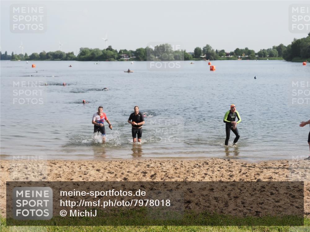 21.06.2025 - 27. Vierlanden-Triathlon MichiJ http://msf.ph/oto/7978018 15.06.2026 08:47:50 Schwimmen 34, 193 meine-sportfotos.de