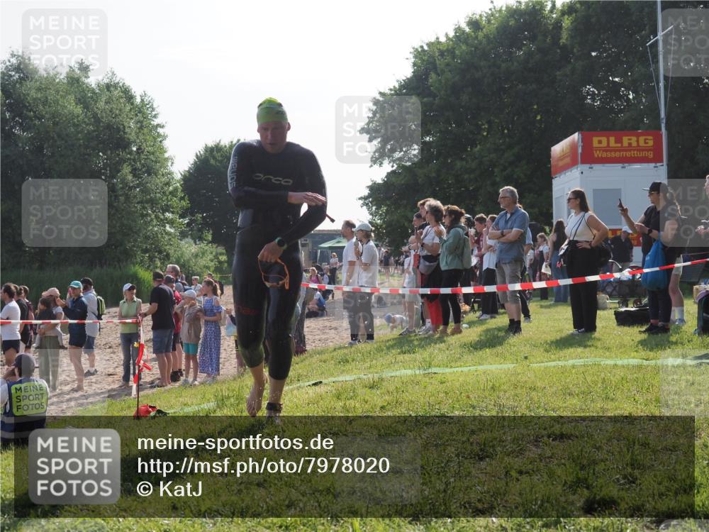 15.06.2025 - 27. Vierlanden-Triathlon KatJ http://msf.ph/oto/7978020 15.06.2025 08:38:47 Schwimmen 2, 27, 126, 182 meine-sportfotos.de