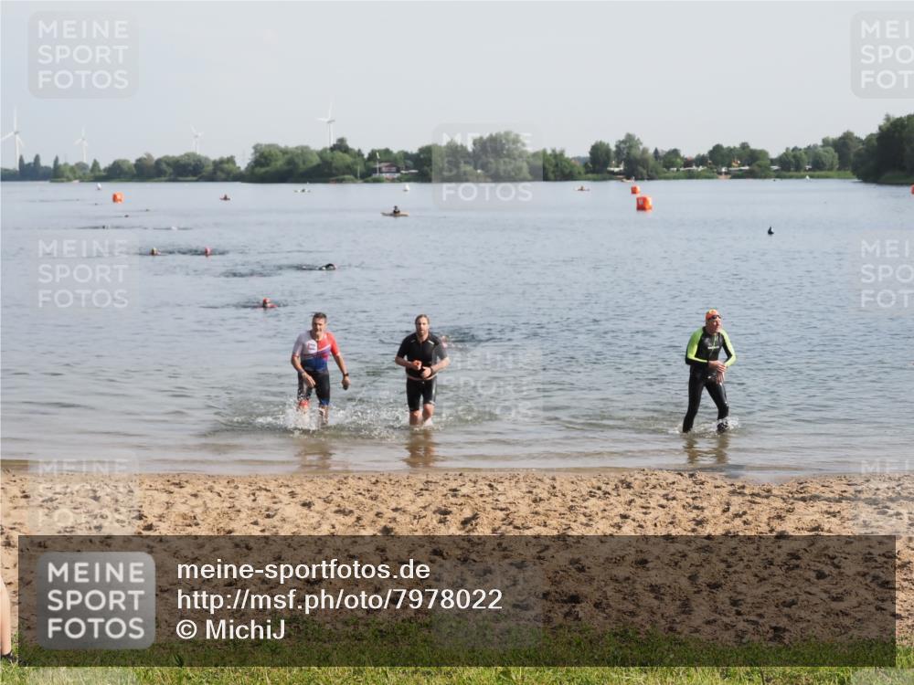 21.06.2025 - 27. Vierlanden-Triathlon MichiJ http://msf.ph/oto/7978022 15.06.2026 08:47:50 Schwimmen 34, 193 meine-sportfotos.de