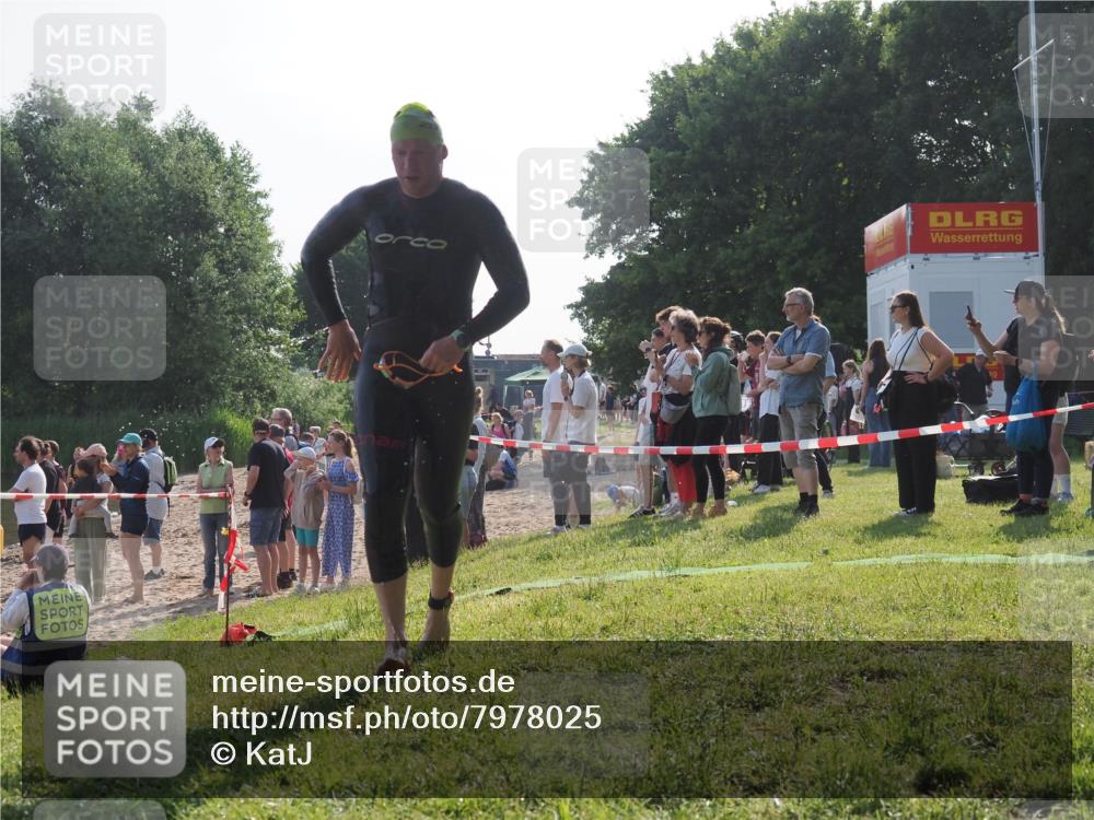15.06.2025 - 27. Vierlanden-Triathlon KatJ http://msf.ph/oto/7978025 15.06.2025 08:38:47 Schwimmen 2, 27, 126, 182 meine-sportfotos.de