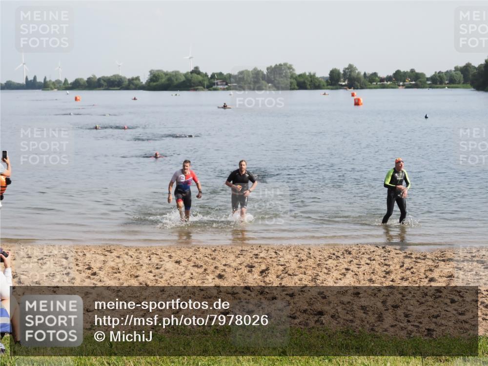 21.06.2025 - 27. Vierlanden-Triathlon MichiJ http://msf.ph/oto/7978026 15.06.2026 08:47:50 Schwimmen 34, 193 meine-sportfotos.de