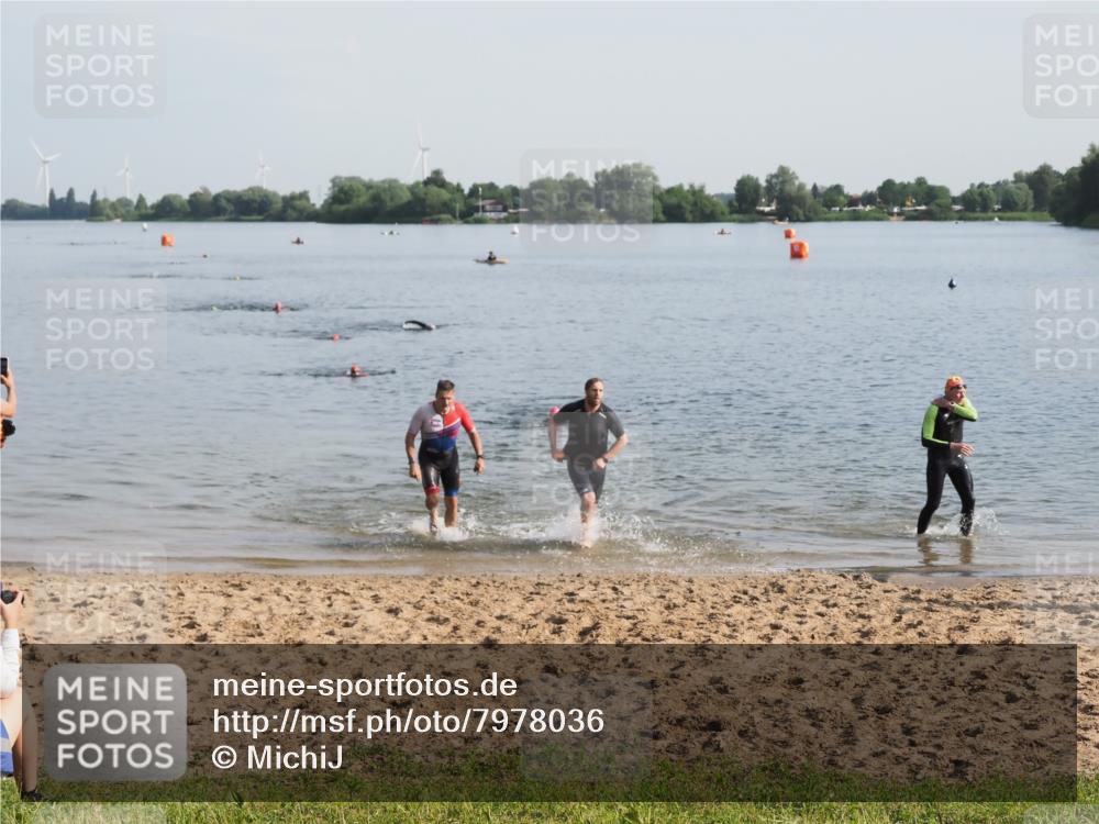 21.06.2025 - 27. Vierlanden-Triathlon MichiJ http://msf.ph/oto/7978036 15.06.2026 08:47:51 Schwimmen 34, 193 meine-sportfotos.de