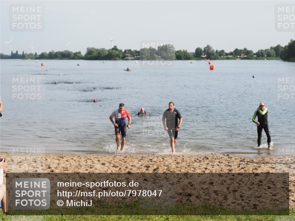 21.06.2025 - 27. Vierlanden-Triathlon MichiJ http://msf.ph/oto/7978047 15.06.2026 08:47:52 Schwimmen 34, 193 meine-sportfotos.de