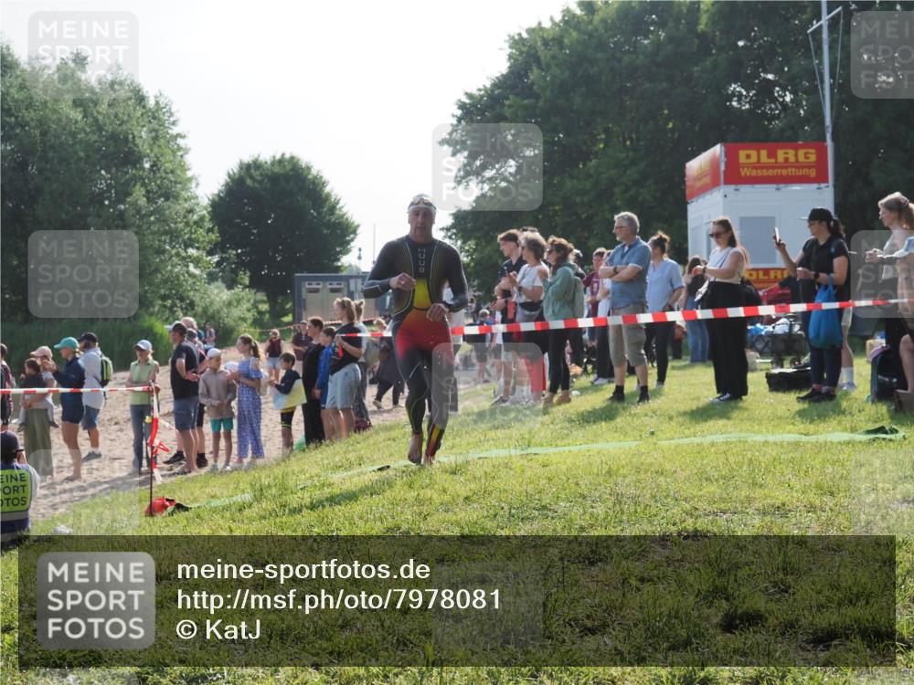 15.06.2025 - 27. Vierlanden-Triathlon KatJ http://msf.ph/oto/7978081 15.06.2025 08:38:59 Schwimmen 94, 182 meine-sportfotos.de